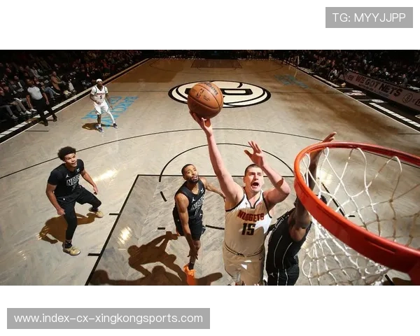 NBA巨星突破后风车暴扣，点燃全场狂潮！