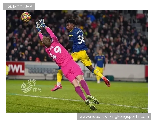 拉什福德边路内切低射破门曼联领先