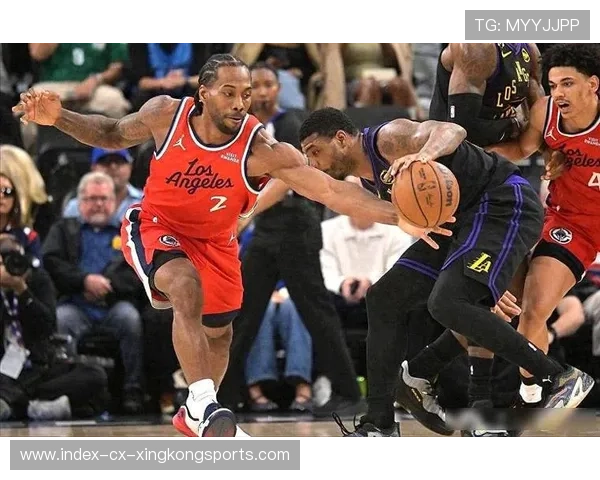 快船夹击做得干净，对手强投偏出